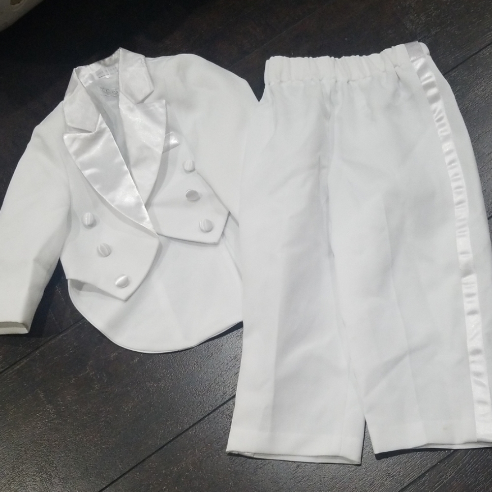 Infant tuxedo 3 piece suit white used once  9 mos